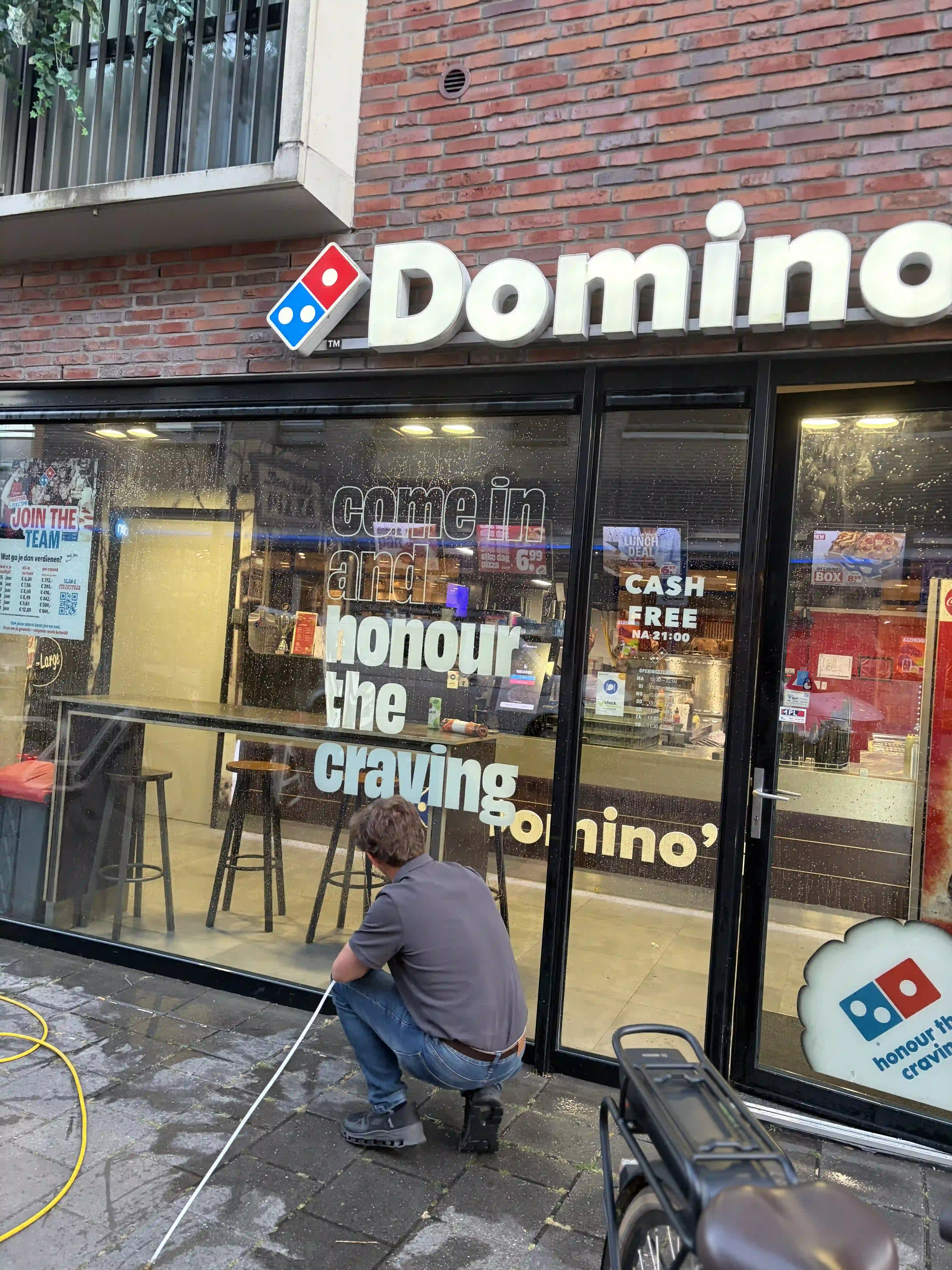 Aan het werk met osmosewater bij Dominos Pizza