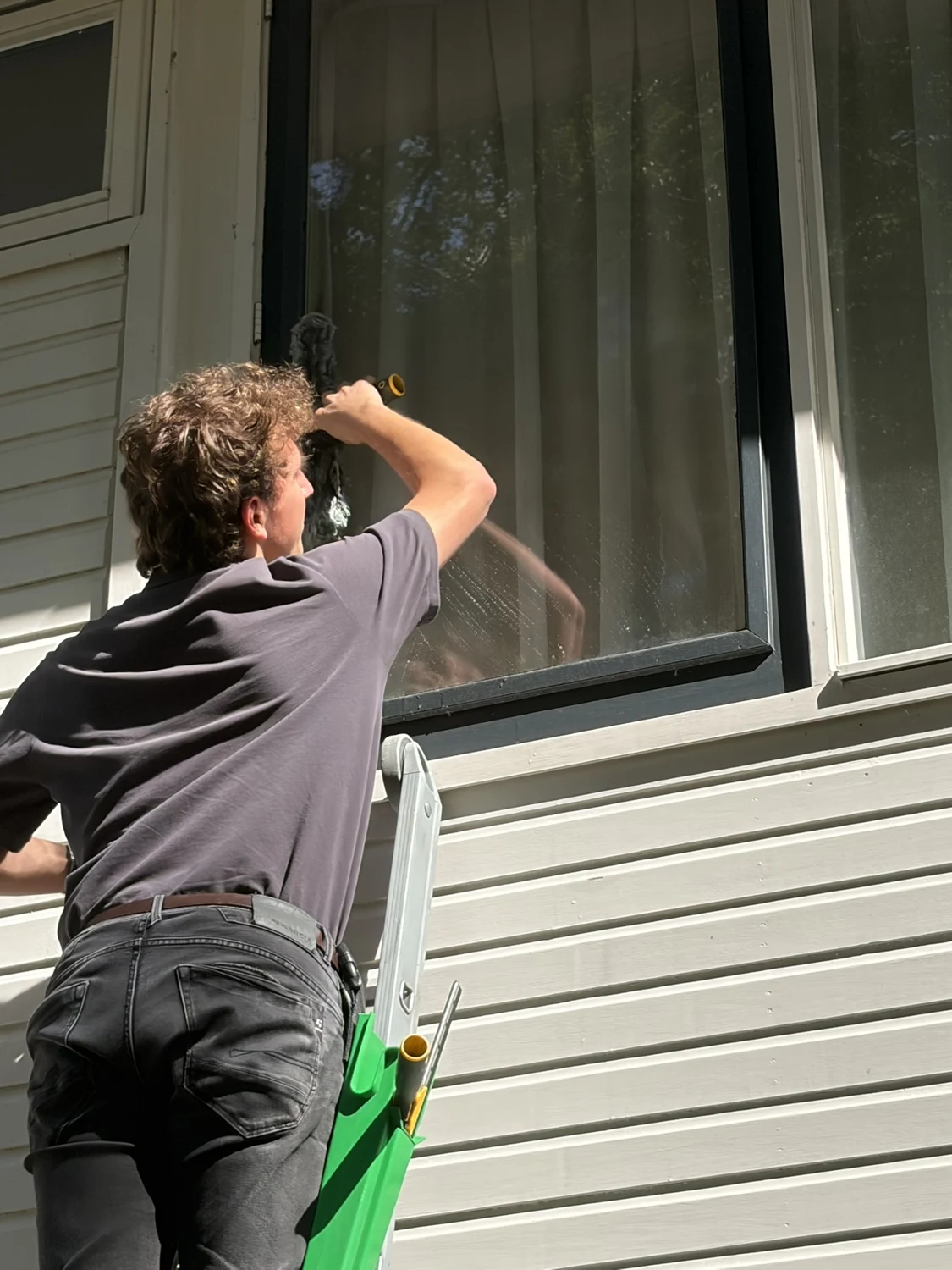 Glas wordt met een inwasvacht traditioneel gewassen